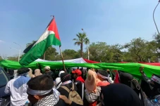 Bendera Raksasa Palestina...