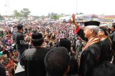 Ganjar Pranowo Disambut...