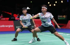 Ditekuk Pasangan China,...