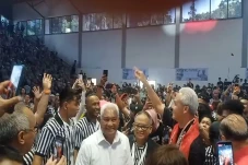 Tiba di Basket Hall...