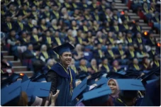 Daftar Wisudawan dengan...
