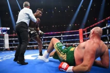 Tyson Fury Roboh di...