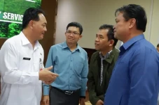 Kunjungi Jawa Timur,...