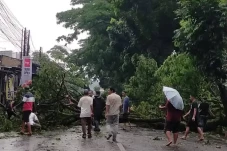 Hujan Deras Disertai...