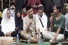 Makan Malam Bareng,...