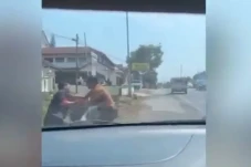 Berebut Penumpang, 2...