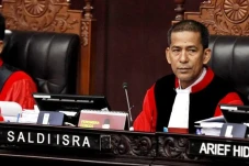 Hari Ini Hakim Konstitusi...