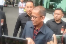 Saldi Isra Irit Bicara...