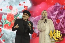 Titiek Sandhora dan...