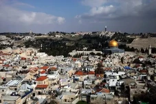 Ambisi Israel Bangun...