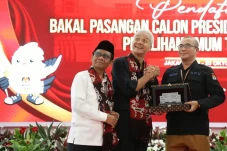 Ganjar Pranowo-Mahfud...