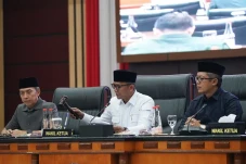 Rapat Paripurna DPRD...