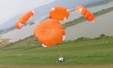 China Kembangkan Parasut...