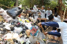 Darurat Sampah, Pemuda...
