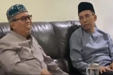 Bertemu Pengasuh Pesantren...
