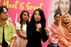 Jadi Wanita Shopaholic,...