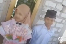 Viral Pasangan Bocah...