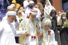 Apakah Wanita Keturunan...
