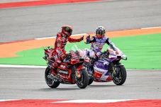 Bagnaia atau Jorge Martin...