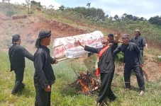Tolak Pengkhianat Konstitusi,...