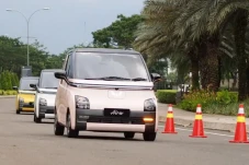 Mobil Listrik Imut Makin...