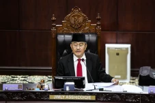 Dicopot dari Ketua MK,...