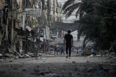 Warga Palestina Terpaksa...