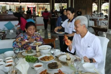 Ganjar Pranowo Temui...