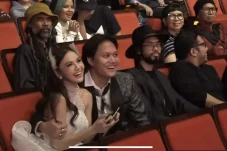 Pembawa Acara AMI Awards...