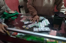 Polisi Gerebek Toko...