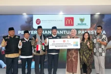 McDonalds Berikan Donasi...