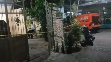 Suami Histeris Temukan...