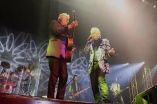 Gelar Konser di Solo,...