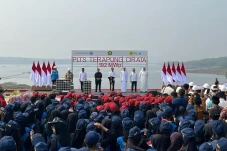 Jokowi Resmikan PLTS...