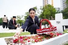 Peringati Hari Pahlawan,...