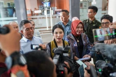 Hadiri Peluncuran Sekolah...