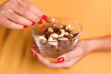 Makan Segenggam Kacang...