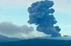Gunung Dukono Erupsi,...