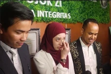 Resmi Bercerai, Inara...
