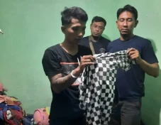 Pria Curi Celana Dalam...