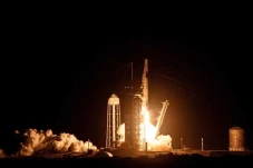 SpaceX Luncurkan Misi...