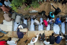 Perbedaan Jenazah Tentara...