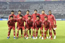 Pelatih Korea U-17 Angkat...