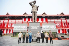 Resmikan Monumen Jenderal...