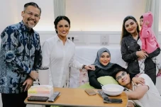 Aurel Hermansyah Melahirkan,...