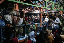 Warga Asahan Rela Basah...