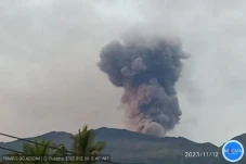 Gunung Dukono Meletus...