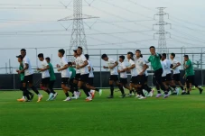 Susunan Pemain Indonesia...