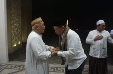 Bertemu TGB, Kiai Idris...