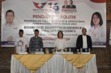 Terima Pelatihan Politik...